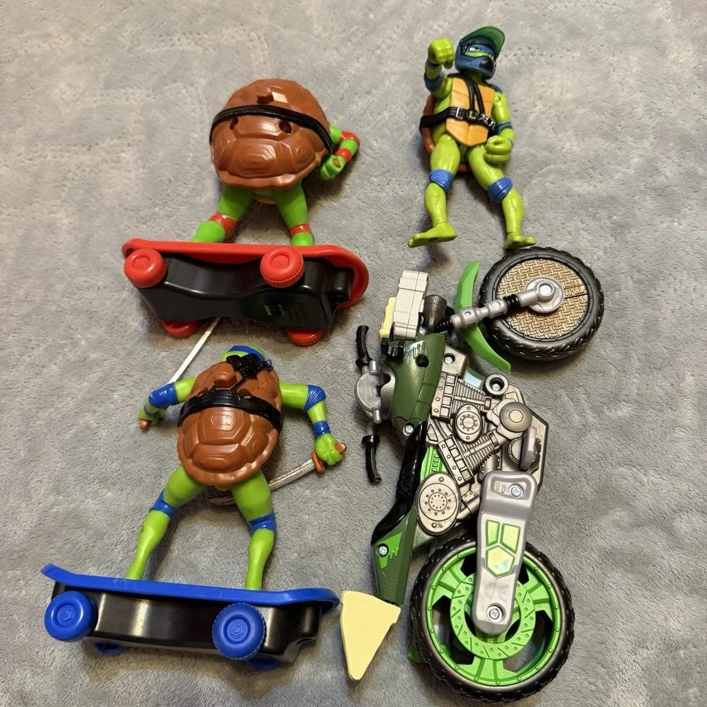 TMNT Ninja Turtles Figure Lot Skateboards Motorcycle Leo Raphael‎ 2023 Funrise